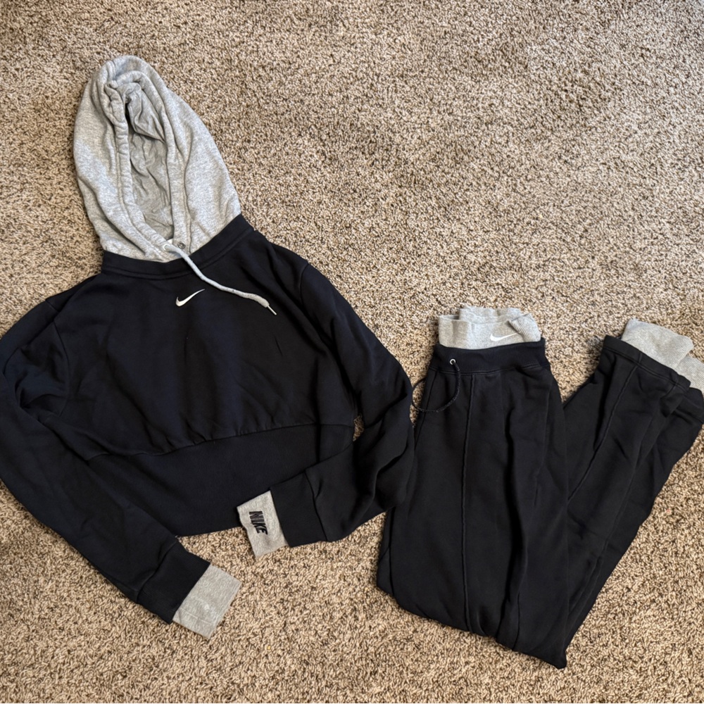 Nike Black and Gray Sweatpants Set